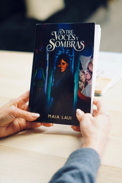 Maia Laui – Entre voces y sombras